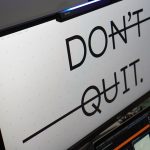 découvrez des règles efficaces pour gérer le temps d'écran et favoriser un usage équilibré des appareils numériques chez les enfants et les adultes.