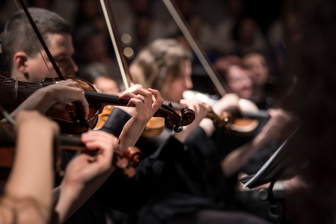 découvrez l'univers apaisant de la musique classique, un voyage à travers les œuvres intemporelles des plus grands compositeurs qui éveilleront vos sens et enrichiront votre esprit.