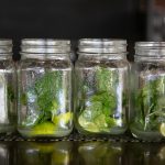 découvrez les meilleures méthodes pour la conservation des herbes aromatiques et médicinales, afin de préserver leur saveur et leurs bienfaits tout au long de l'année.