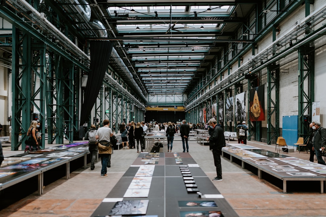 conseils pratiques pour réserver votre visite à une exposition immersive et vivre une expérience inoubliable.